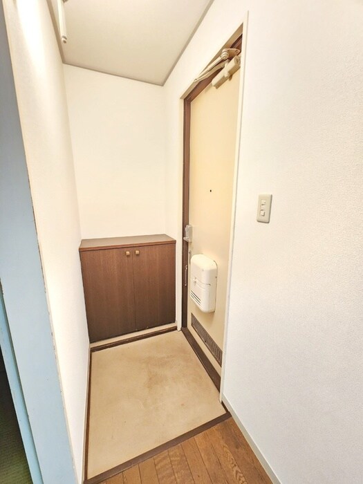 物件内観写真16　(玄関)