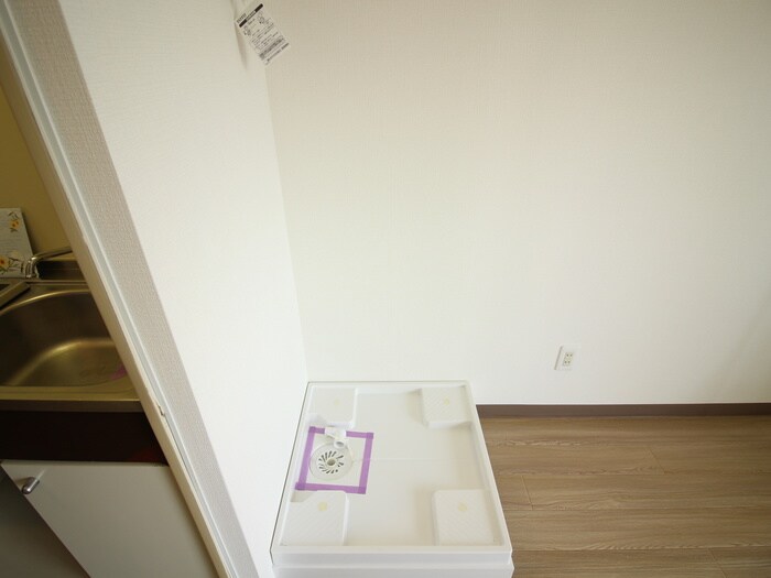 物件内観写真14　(洗濯機置場)