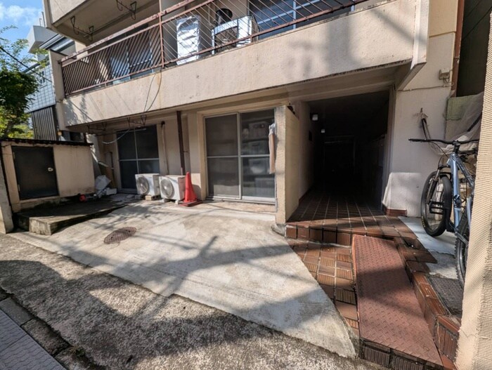 物件外観写真3　(駐車場)