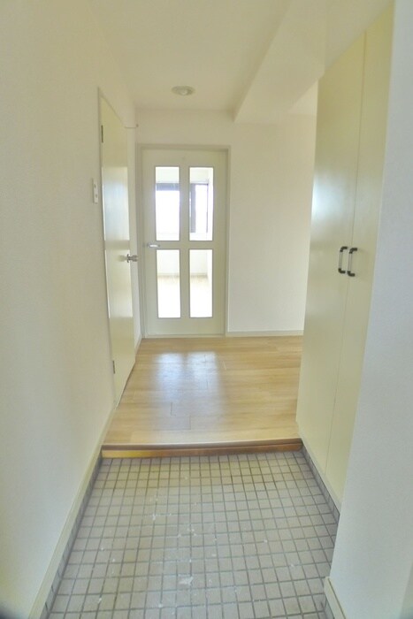 物件内観写真15　(玄関)