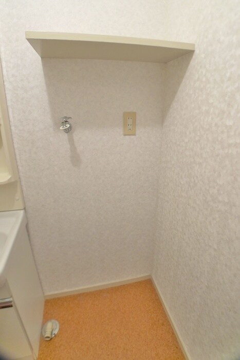 物件内観写真17　(洗濯機置場)