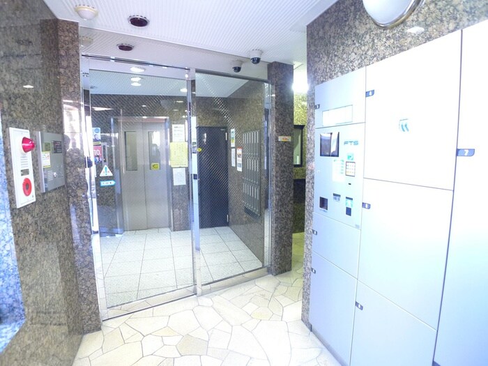 物件外観写真4　(エントランス部分)