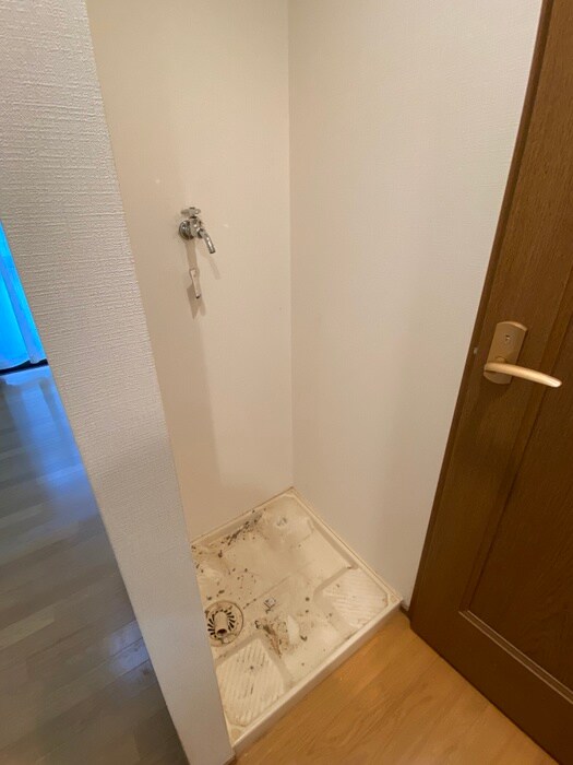 物件内観写真18　(洗濯機置場)