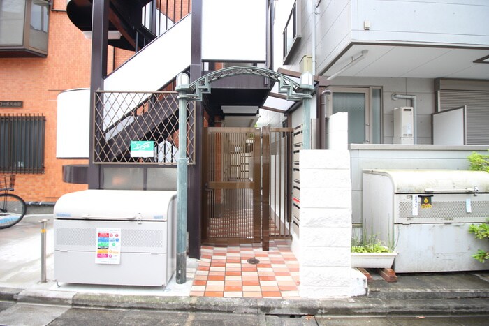 物件外観写真2　(エントランス部分)