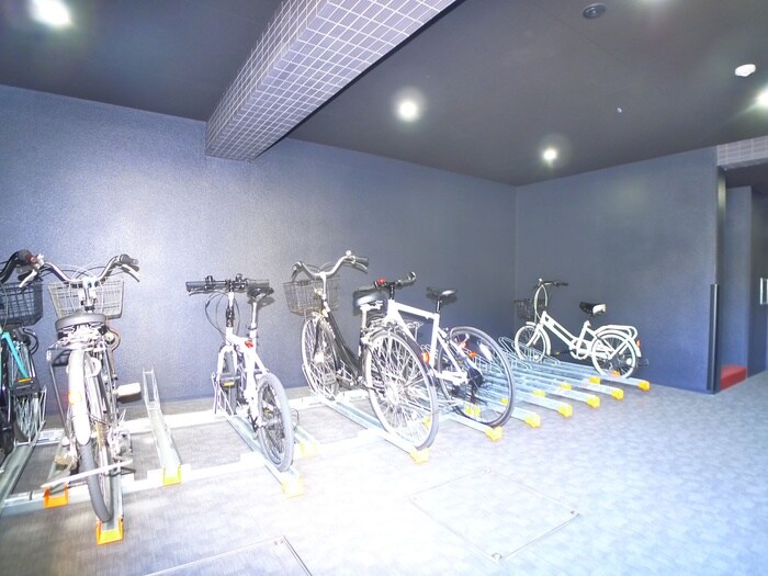 物件外観写真5　(駐輪場)
