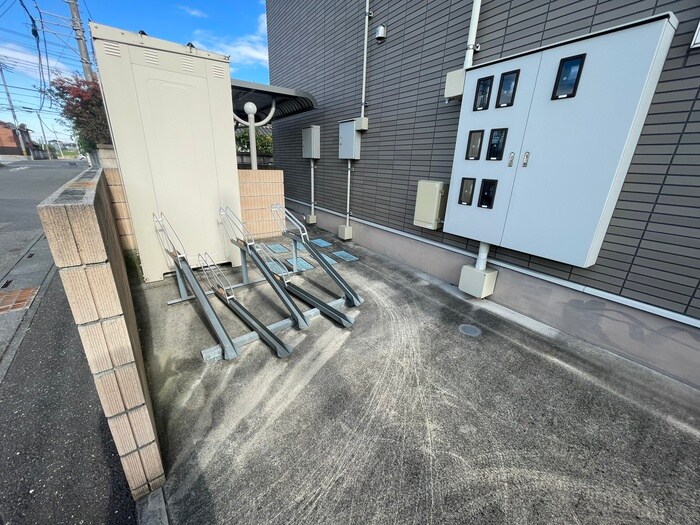物件外観写真4　(駐輪場)