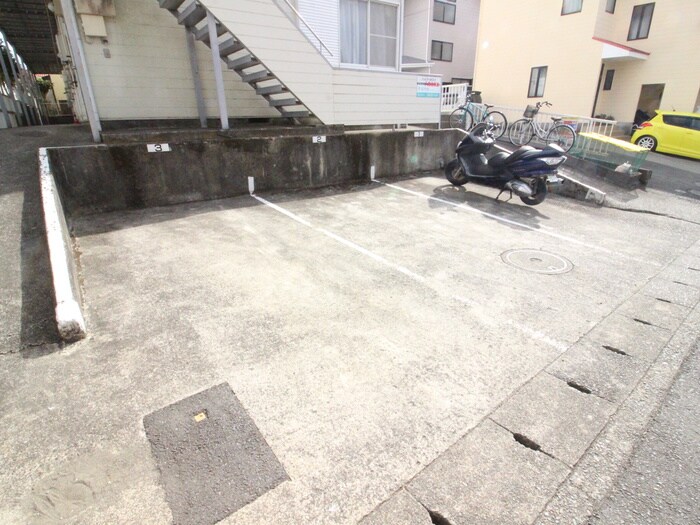 物件外観写真5　(駐車場)