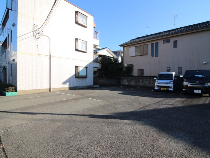 サングリ－ン南の駐車場