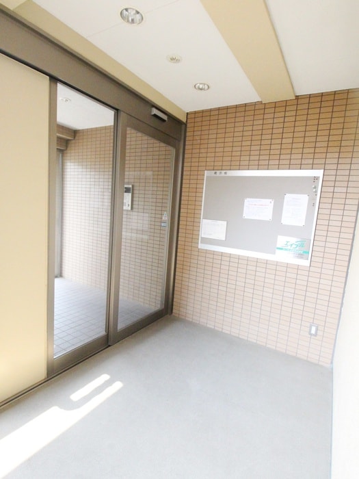 物件外観写真3　(エントランス部分)
