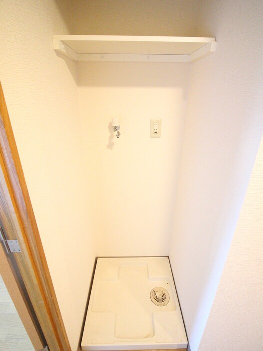 物件内観写真15　(洗濯機置場)