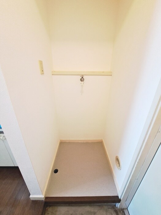 物件内観写真13　(洗濯機置場)