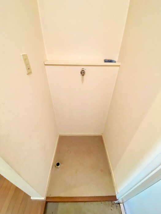 物件内観写真14　(洗濯機置場)