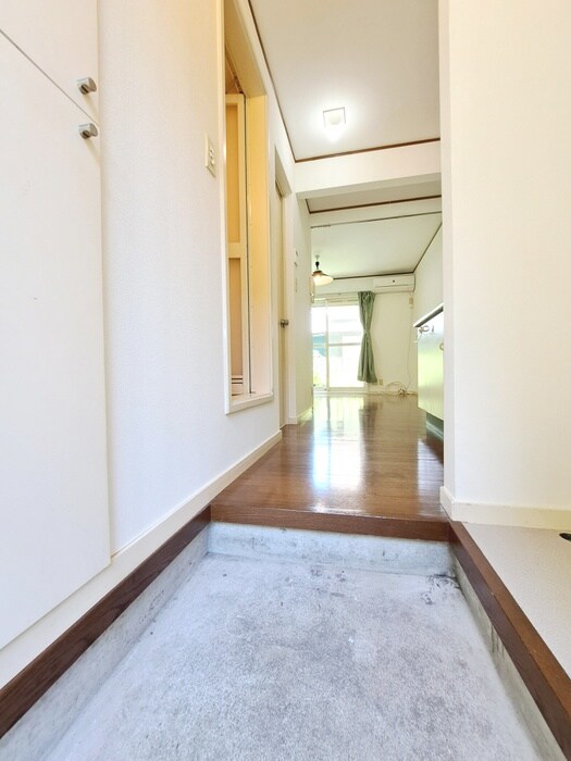 物件内観写真16　(玄関)