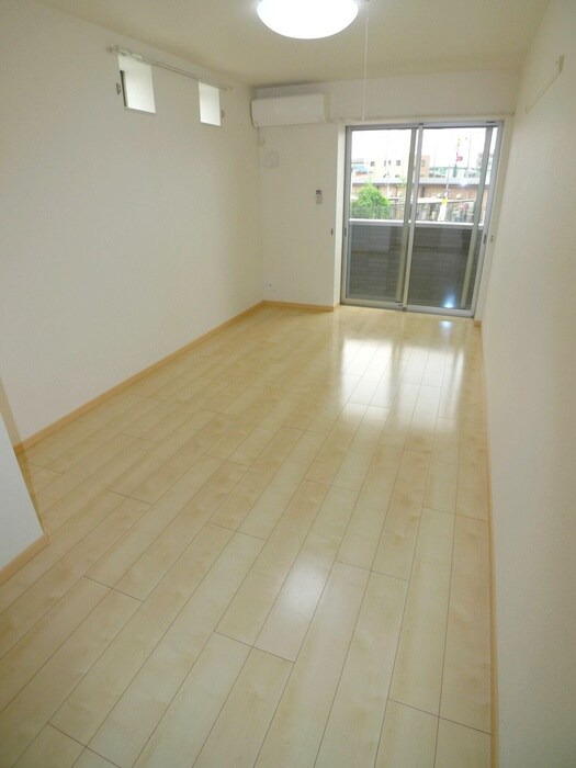 物件内観写真9　(室内からの展望)