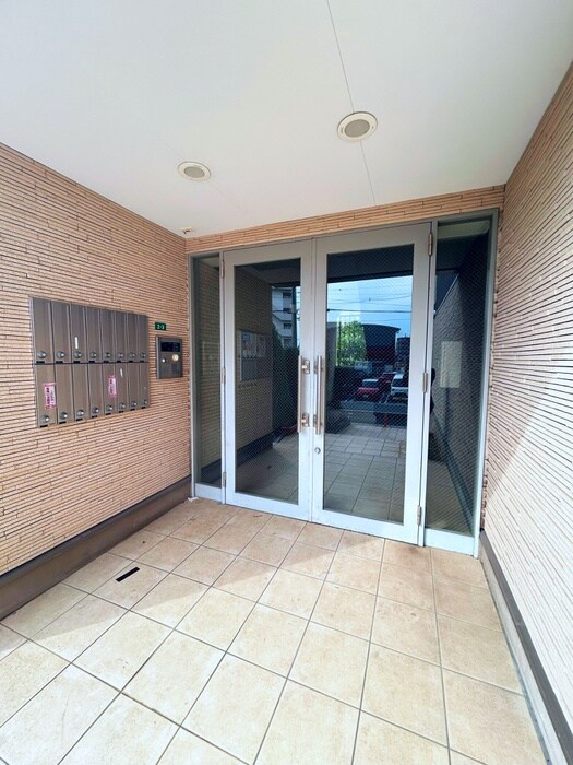 物件外観写真4　(エントランス部分)