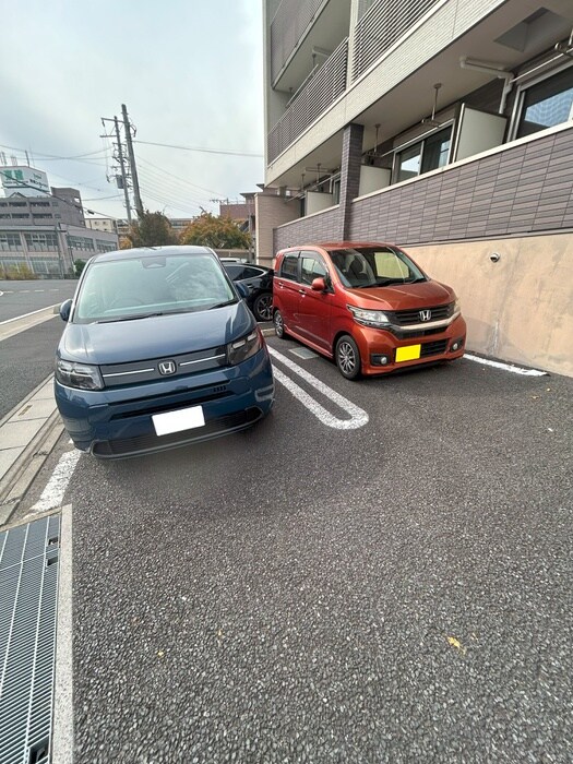 物件外観写真5　(駐車場)