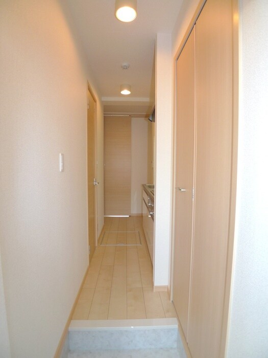 物件内観写真13　(玄関)