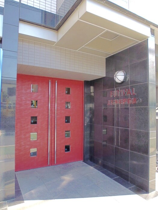 物件外観写真3　(エントランス部分)