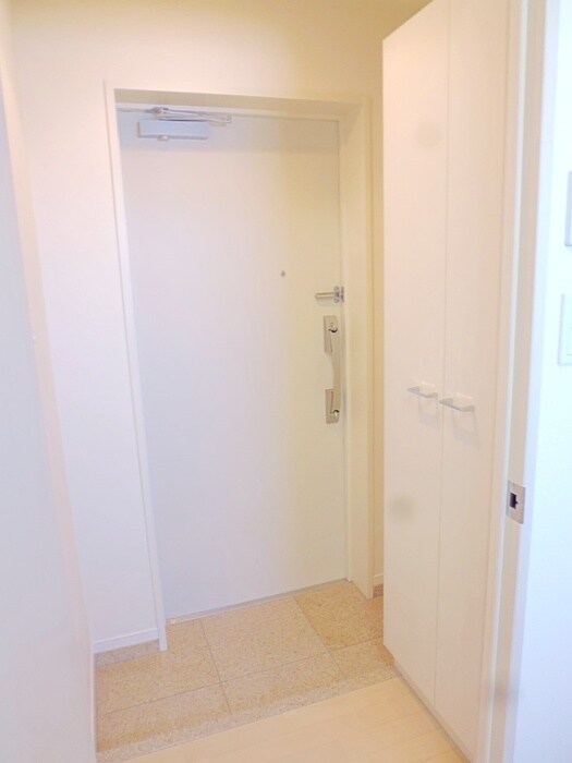 物件内観写真9　(玄関)