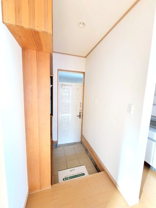 物件内観写真16　(玄関)