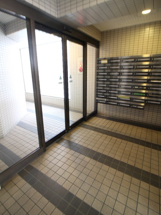 物件外観写真3　(エントランス部分)