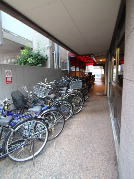 物件外観写真5　(駐輪場)