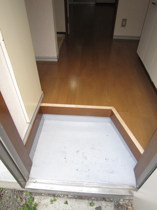 物件内観写真12　(玄関)