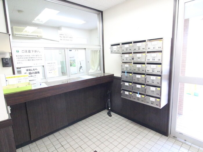 物件外観写真2　(エントランス部分)