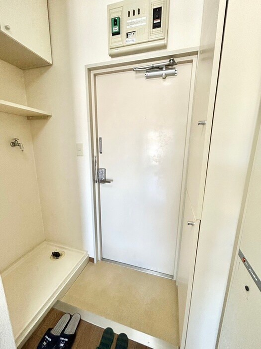 物件内観写真7　(玄関)