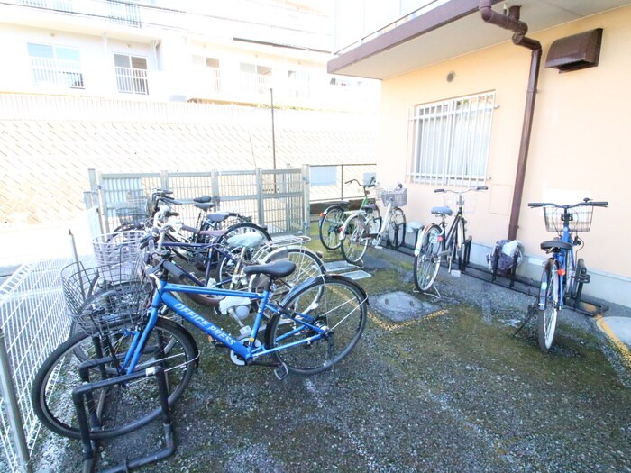 物件外観写真5　(駐輪場)
