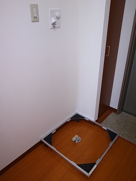 物件内観写真9　(洗濯機置場)