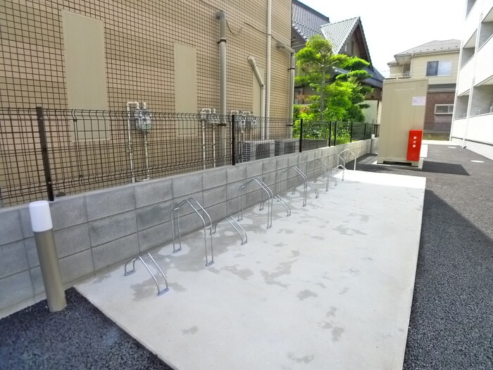 物件外観写真3　(駐輪場)