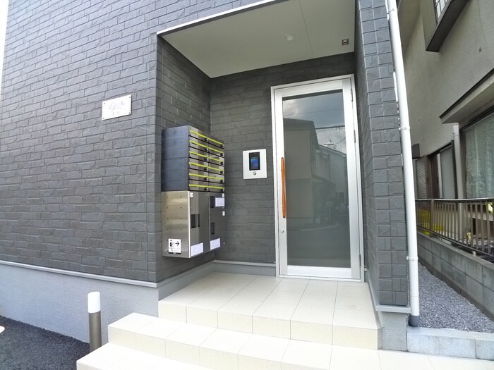 物件外観写真4　(エントランス部分)