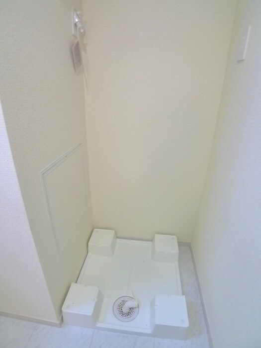 物件内観写真17　(洗濯機置場)