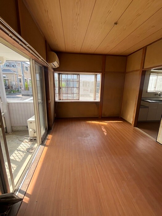 物件内観写真8　(室内からの展望)