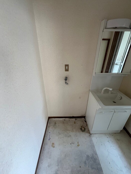 物件内観写真14　(洗濯機置場)