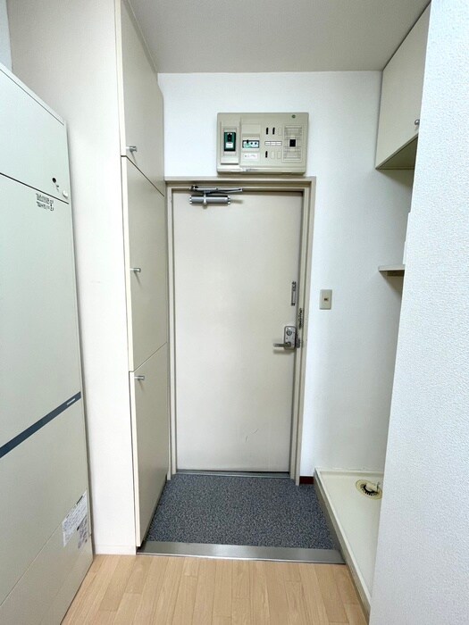 物件内観写真10　(玄関)