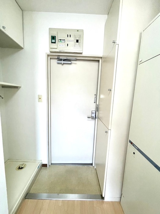 物件内観写真11　(玄関)