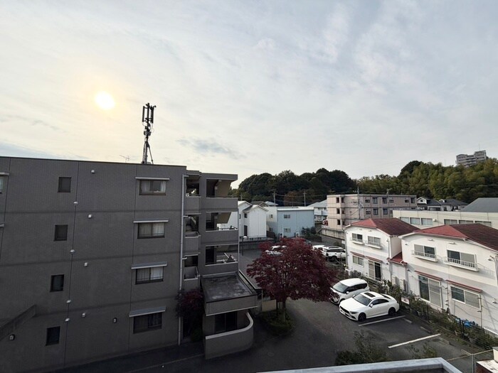 物件内観写真17　(室内からの展望)