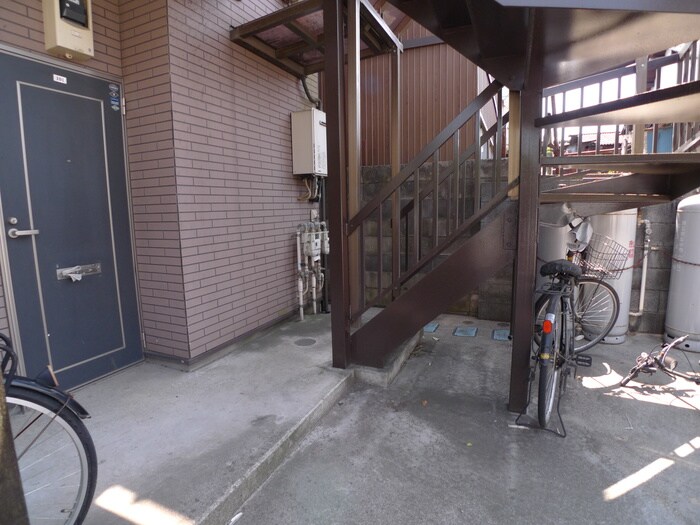 物件外観写真3　(駐輪場)