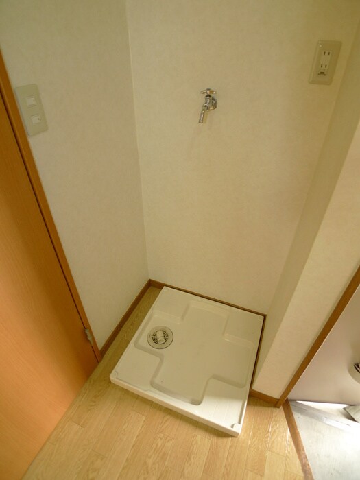 物件内観写真12　(洗濯機置場)