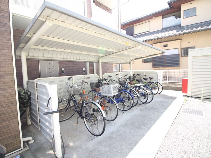 物件外観写真5　(駐輪場)