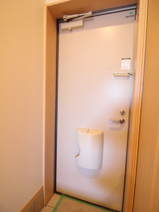 物件内観写真14　(玄関)