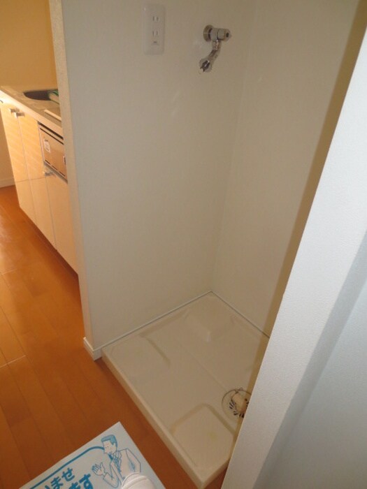 物件内観写真16　(洗濯機置場)