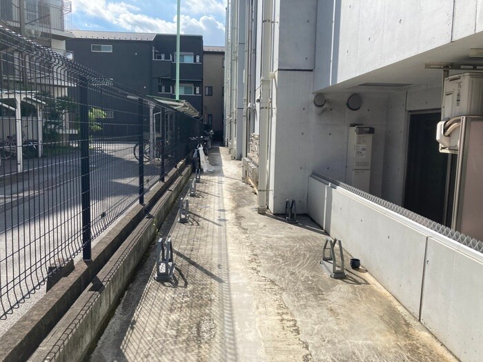 物件外観写真5　(駐輪場)