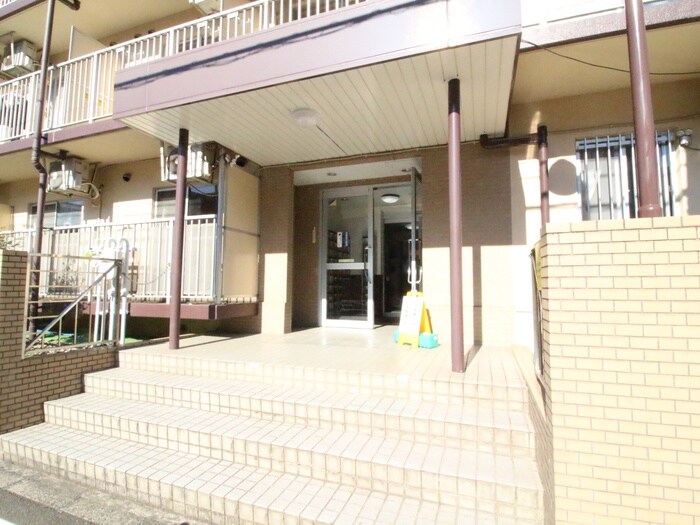 物件外観写真3　(エントランス部分)