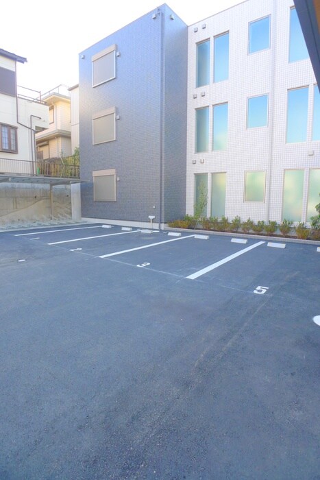 物件外観写真2　(駐車場)