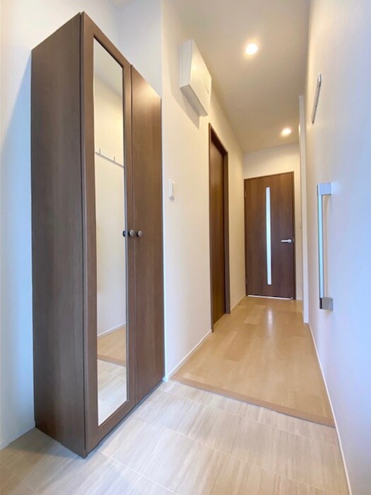 物件内観写真7　(玄関)