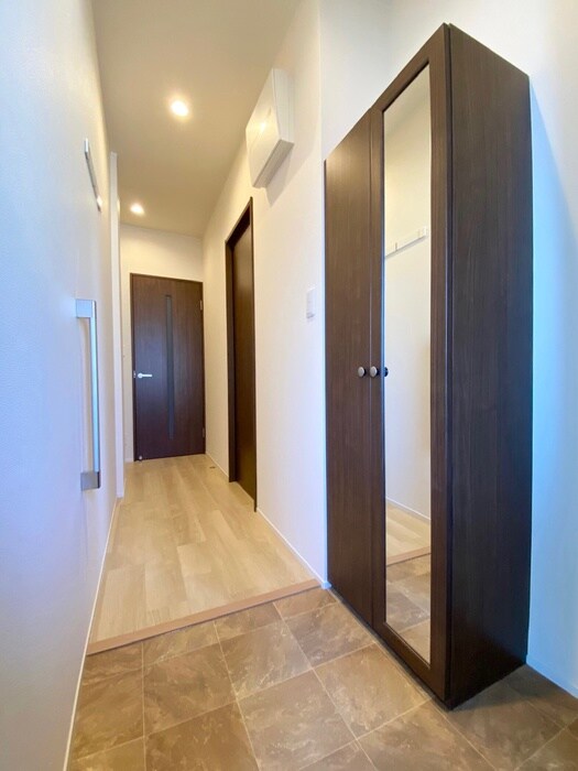 物件内観写真7　(玄関)