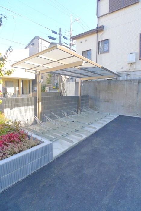 物件外観写真3　(駐輪場)